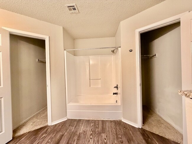 Building Photo - 10802 E 101st St N