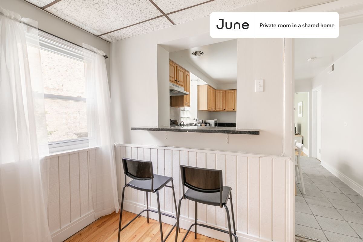 Building Photo - Room in Shared 4 bed/2 bath home