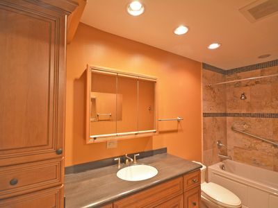 Building Photo - 2610 Pebblebrook Ln