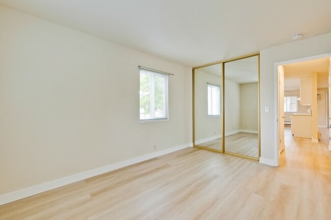 Building Photo - Refreshed 2/2 Second Floor Campbell Condominium in Great Location! Attached Garage & Additional S...