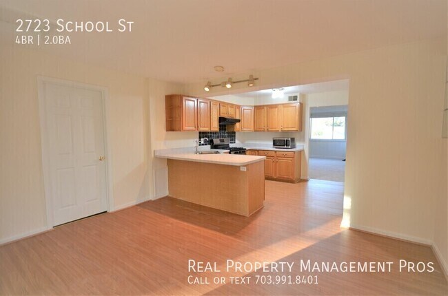 Building Photo - 2723 School St