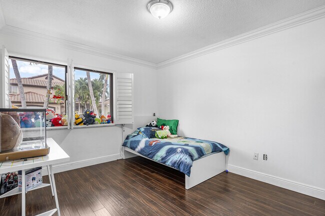 Building Photo - 6100 Manchester Ln