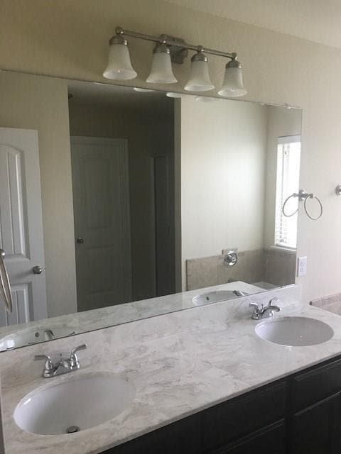Building Photo - 3/2/2 Treaty Oaks! Great property Just in ...