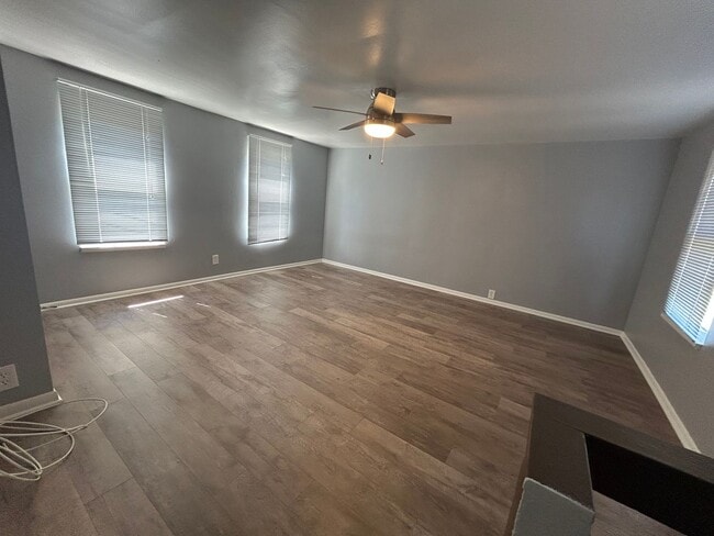 Building Photo - WestonWay633-635