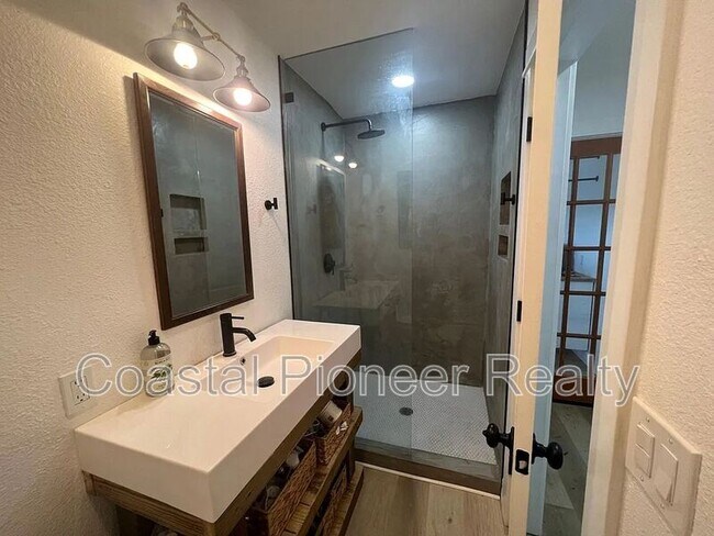 Building Photo - 5420 29th Ave S