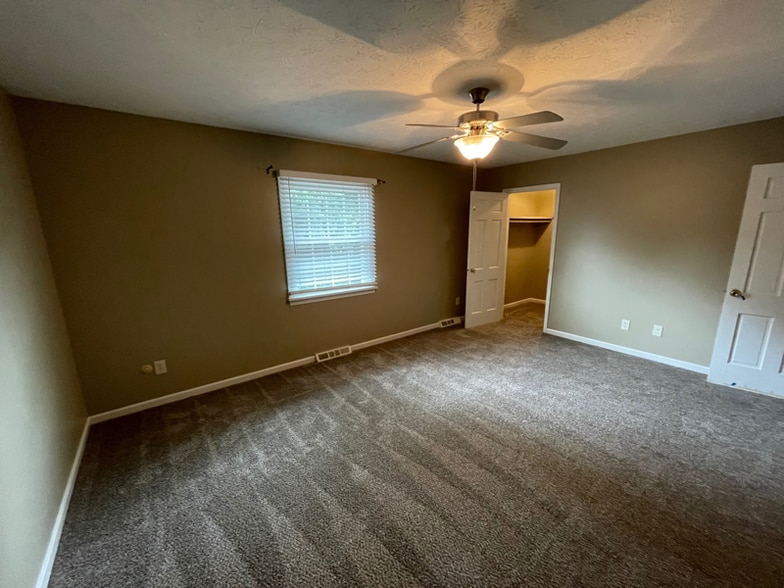 Building Photo - 763 Mentor Ave