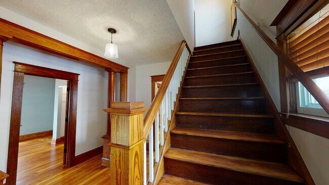 Building Photo - 1025 Park St SW