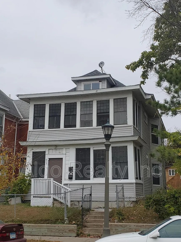 Building Photo - 603 Lawson Ave E
