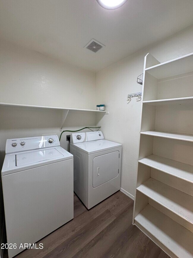 Building Photo - 551 W 21st Ave