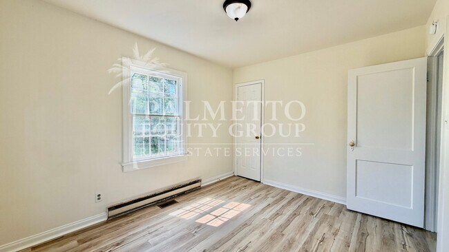 Building Photo - 1512 Andover Ave