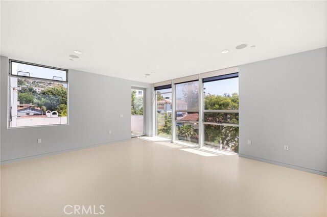 Building Photo - 1351 Havenhurst Dr