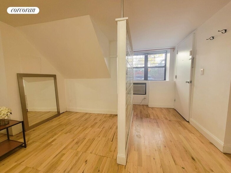 Building Photo - 344 E 51st St