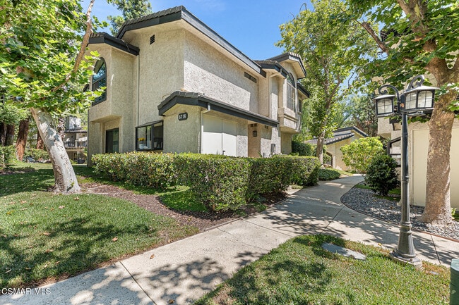 Building Photo - 5720 Skyview Way