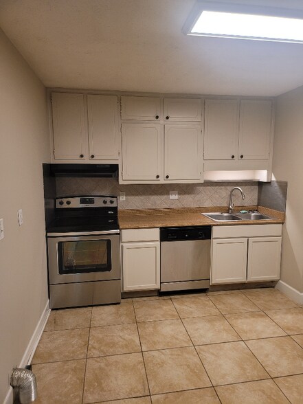 Building Photo - 373 Stone Mountain St