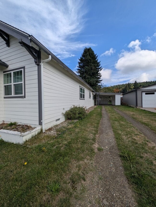 Building Photo - Adorable Four Bedroom w/ Fenced Yard Avail...