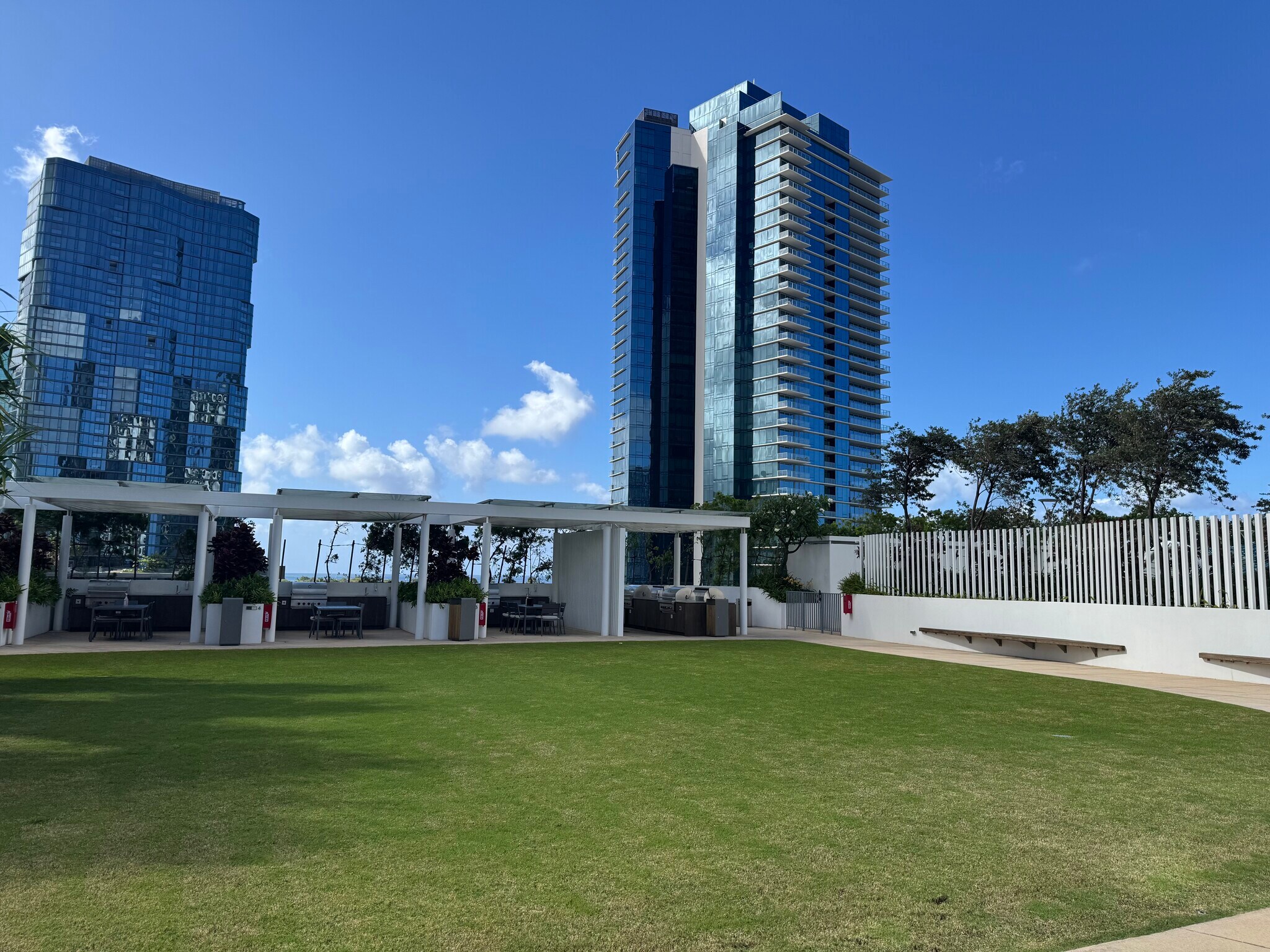 Building Photo - 1000 Auahi St