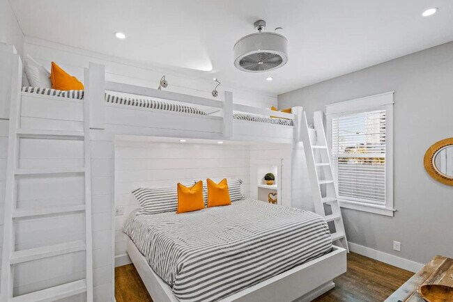 Building Photo - 14324 Front Beach Rd