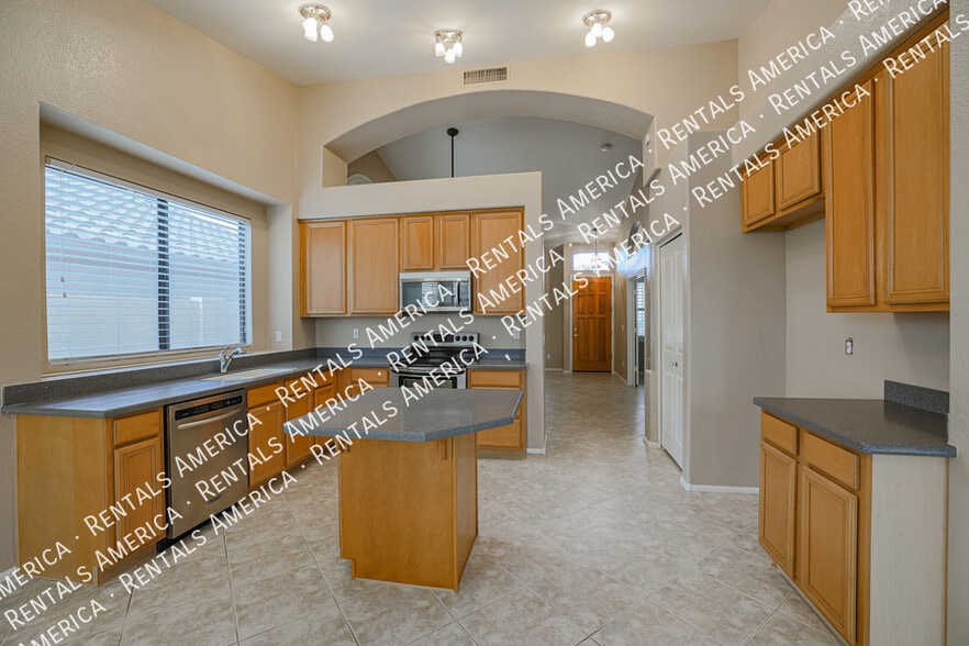 Building Photo - 263 E Ashurst Dr