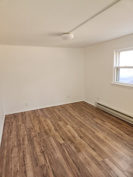 Building Photo - 121 Cozy Lake Rd