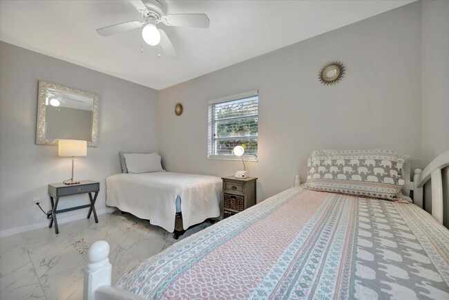 Building Photo - 4213 E Yukon St