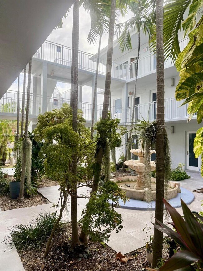 Building Photo - 2430 NE 135th St