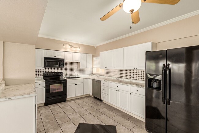 Building Photo - Renovated Urban Penthouse in Downtown Phoe...