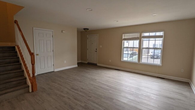 Building Photo - 829 Gallows Ct