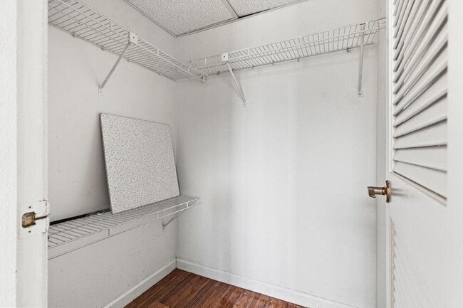 Building Photo - 4151 Oak Terrace Dr