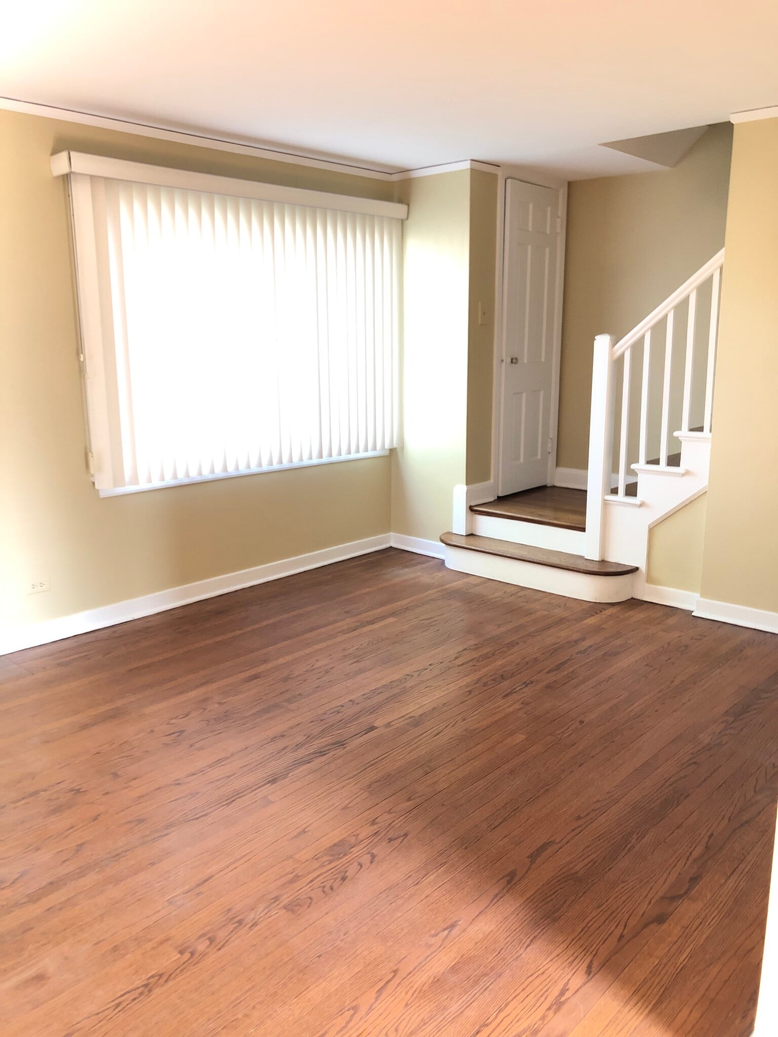 Building Photo - 10641 S Artesian Ave