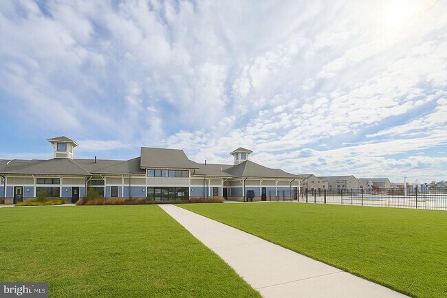 Building Photo - 8642 Satinwood Dr