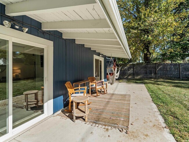 Building Photo - 2924 Santa Rosa Dr