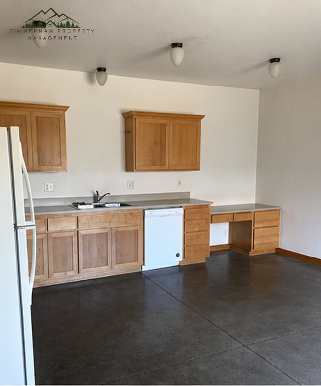 Building Photo - 2 bedroom 1 bathroom townhouse