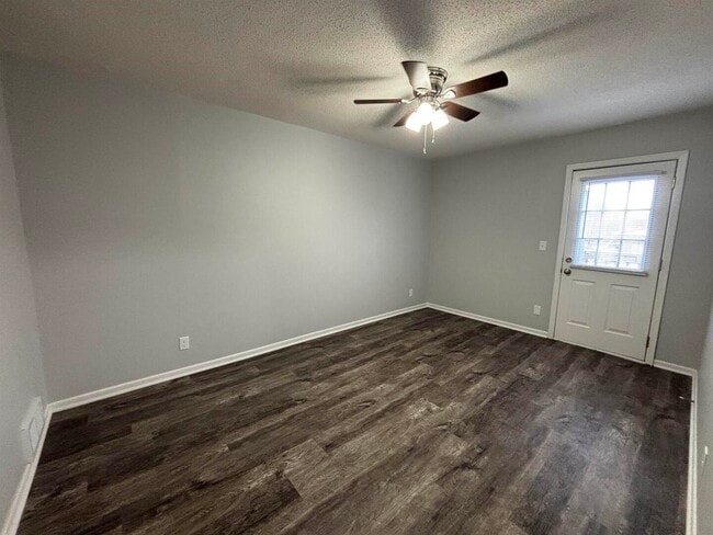 Building Photo - 2501 E 50th St