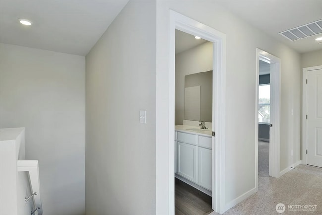 Building Photo - Spacious 4-Bedroom, 3-Bath Home in Tacoma