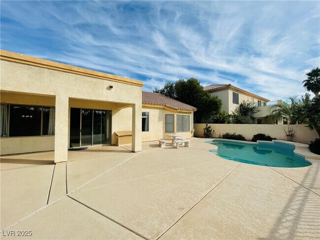 Building Photo - 231 Cliff Valley Dr