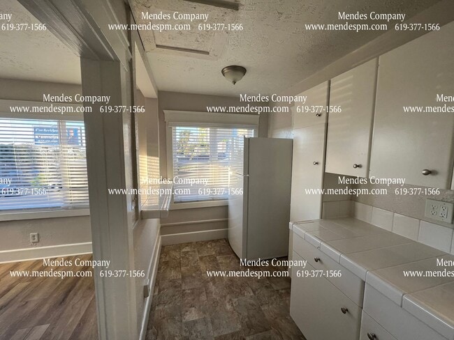 Building Photo - 623 W Kalmia St