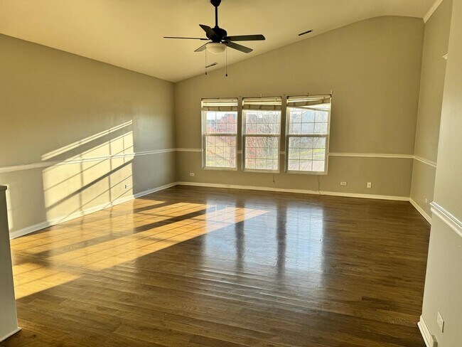 Building Photo - 3292 Bromley Ln