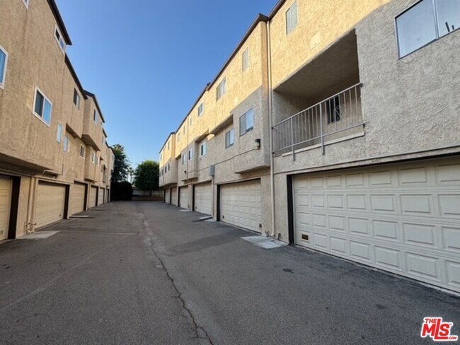 Building Photo - 13609 Valerio St