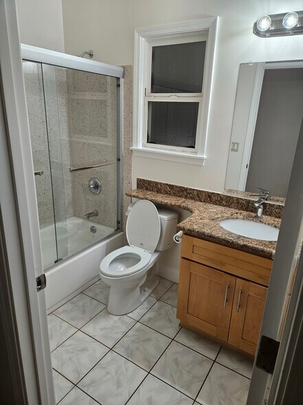 Building Photo - 1824 Irving Ave