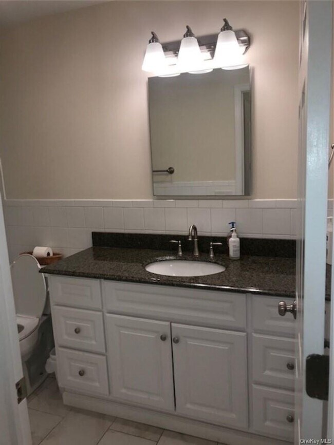 Building Photo - 165-167 E Main St