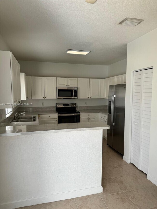 Building Photo - 4100 NE 24th Dr