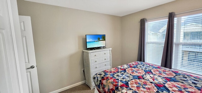 Building Photo - 2421 Beachview Dr