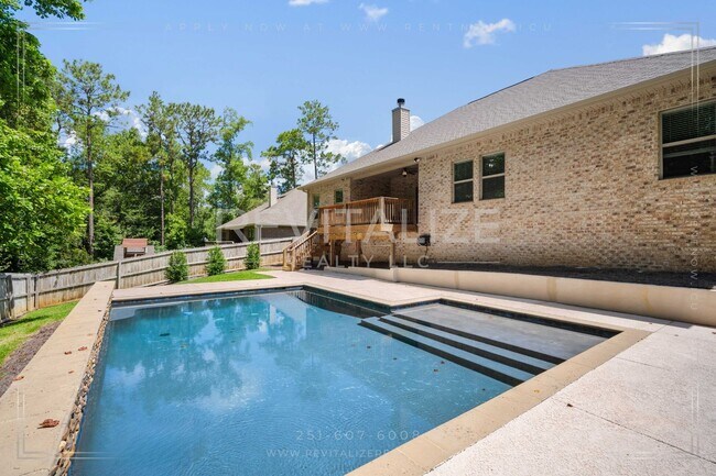 Building Photo - Luxury Living with Private Heated Pool in ...