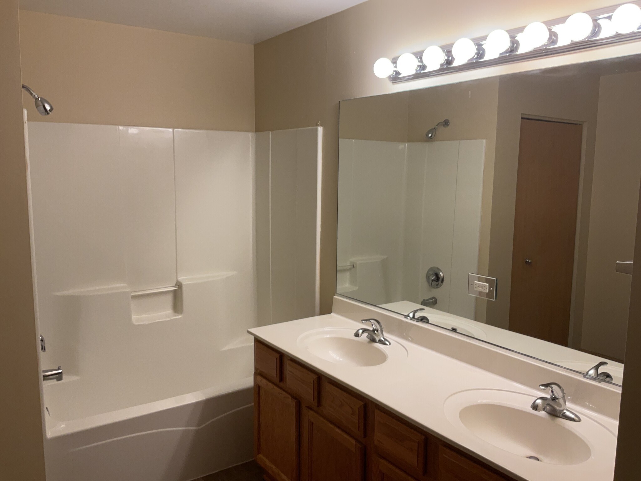 Building Photo - 2771 Cranston Cir