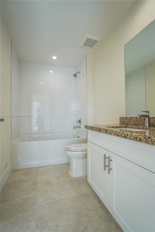 Building Photo - 1091 Galiano St