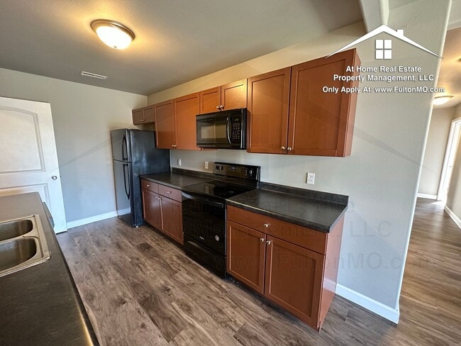 Building Photo - 580 Commons Dr