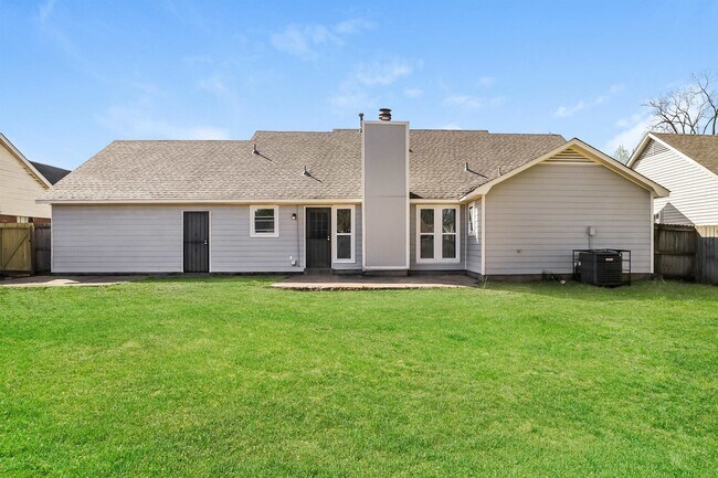 Building Photo - 3054 Ridgeway Rd