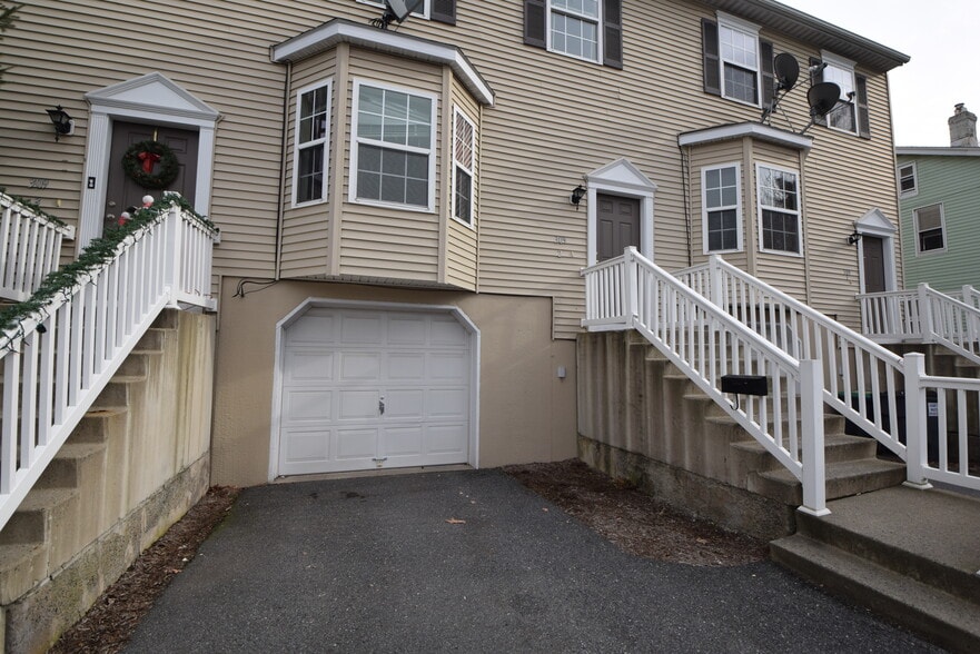 garage - 309 Putnam St