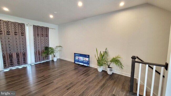 Building Photo - 8663 Shady Pines Dr