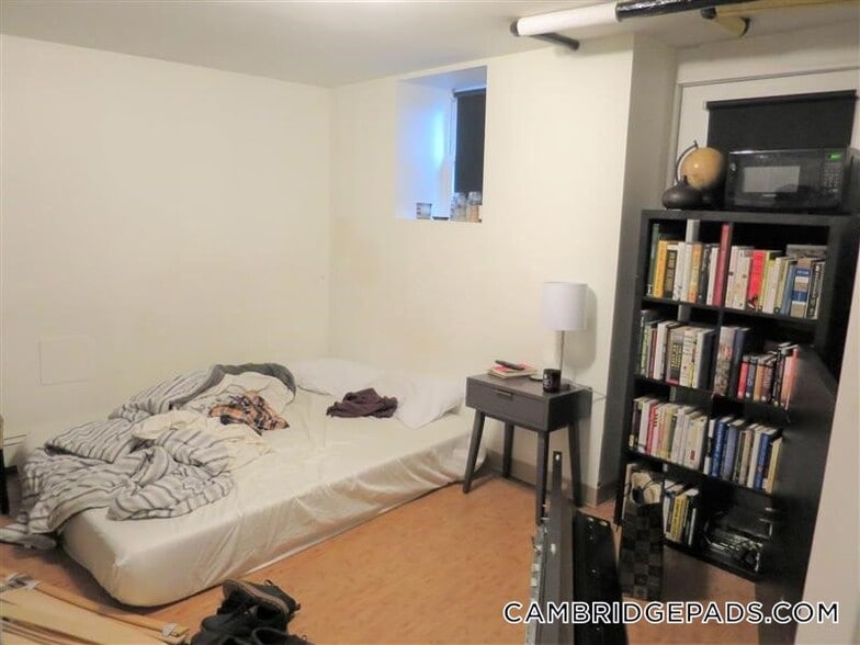 Building Photo - 17 Putnam Ave